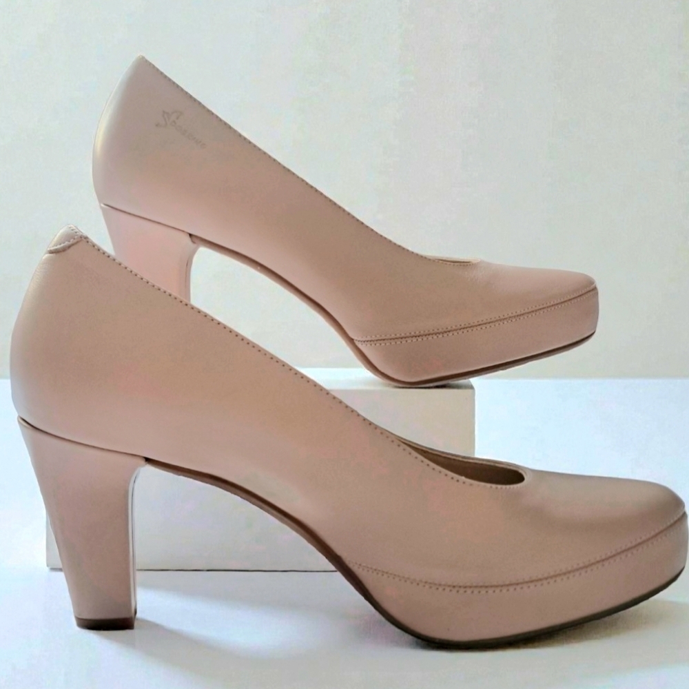 Dorking by Fluchos "Blesa" Pump Sz 7.5 Sugar Beach 3" Heel  NWOT